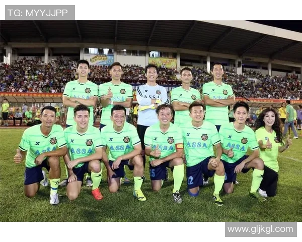 香港足球明星开设足球学校 吸引年轻学员培养未来球星 香港足球明星开设足球学校 吸引年轻学员培养未来球星